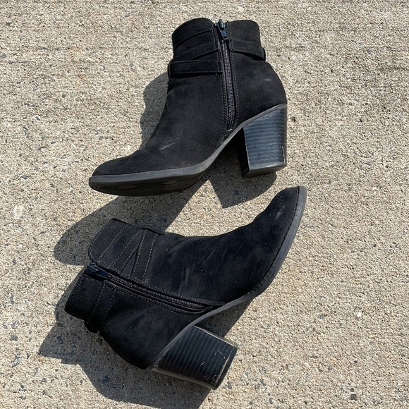 Express suede black booties size 7 - Picture 3 of 5